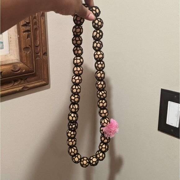 Barney's Crochet and wood bead necklace - Picture 4 of 5